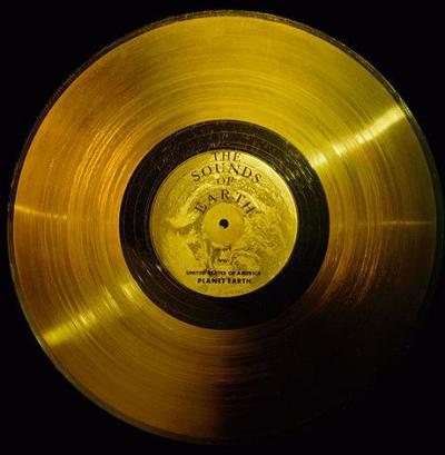 золотая пластинка Вояджера 1, где записаны звуки Земли