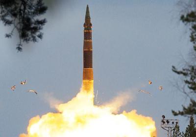 запуск межконтинентальной баллистической ракеты РС-12М Тополь