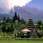 Индонезия, словно дикая и еще непокоренная человеком страна
